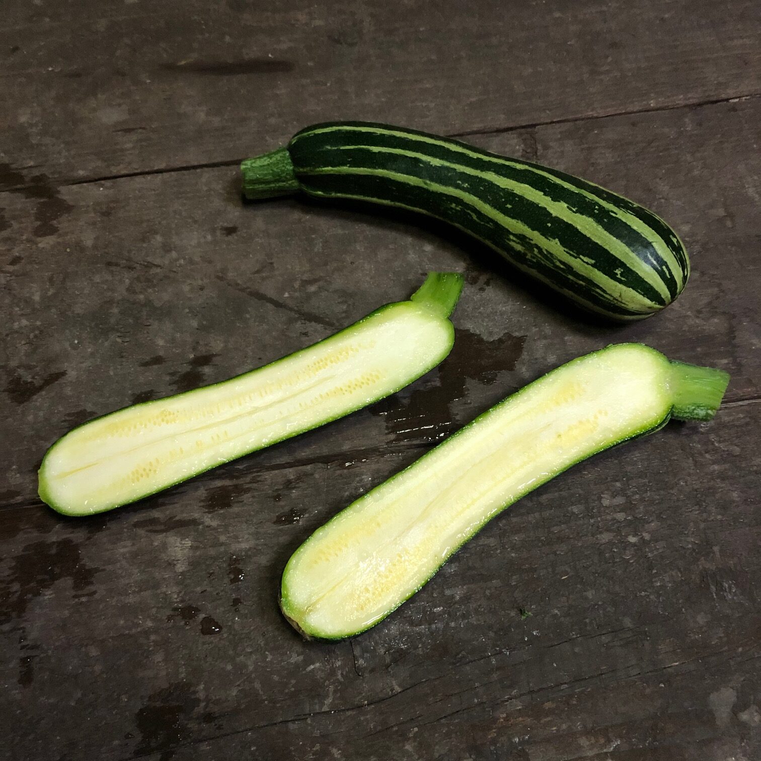 緑ゼブラズッキーニ